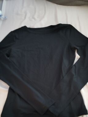Amazon Black Long Sleeve Crewneck Top
